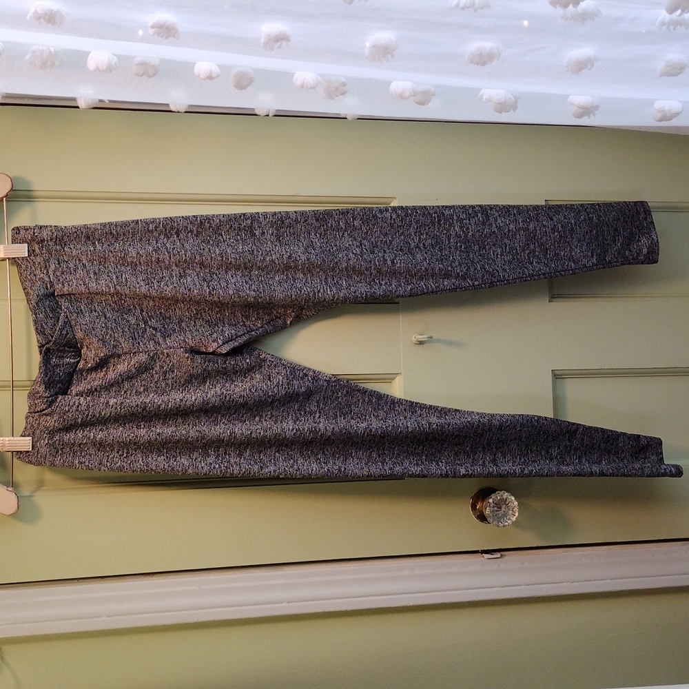 Wanna This basic legging with ruched back black white grey size M